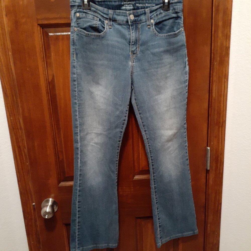 Levi's Signature Modern Boot Cut Women's Jeans Faded and well worn - SZ 12 Short